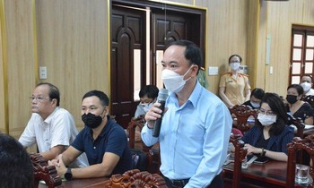 Người dân TPHCM băn khoăn về việc thu hồi sổ hộ khẩu