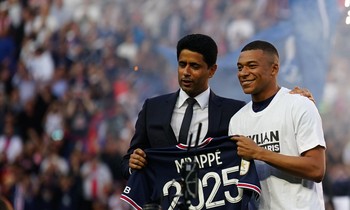 Kylian Mbappe chính thức ở lại PSG với quyền lực ngang chủ tịch CLB
