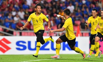 Tuyển Malaysia đã hòa Thái Lan 2-2 ở Rajamangala để tiến vào chung kết AFF Cup 2018 bằng luật bàn thắng sân khách
