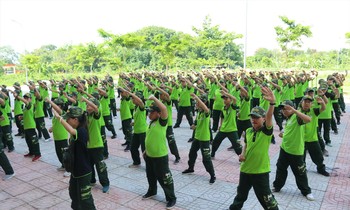 Học sinh tham gia khóa học “Học kỳ quân đội” của Trung tâm Thanh thiếu niên miền Nam