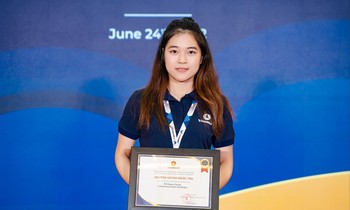 Ngọc Thư nhận Học bổng Khoa học Công nghệ đào tạo Thạc sĩ, Tiến sĩ du học nước ngoài năm 2022. Ảnh: Nghiêm Huê