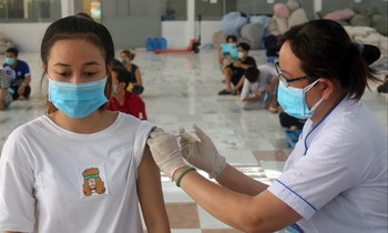 Cần thiết tiêm vắc xin phòng COVID-19 cho trẻ 