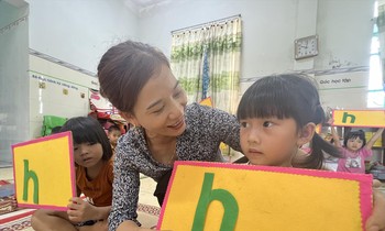 Nghệ An sẽ trích ngân sách hơn 118 tỷ đồng để chi trả lương cho giáo viên mầm non hợp đồng. Ảnh: Thu Hiền