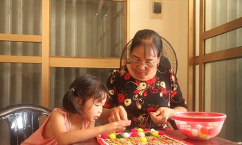 Người giữ hồn cho trang phục truyền thống