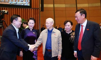Tổng Bí thư, Chủ tịch nước Nguyễn Phú Trọng, Chủ tịch Quốc hội Nguyễn Thị Kim Ngân, Bí thư Thành ủy Hà Nội Vương Đình Huệ tại phiên họp sáng 29/3 Ảnh: TTXVN