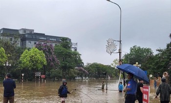 Một năm thiên tai khốc liệt, dị thường