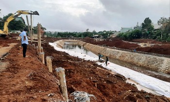 Một dự án kè đê khu vực sông Hồng (Ảnh minh họa)