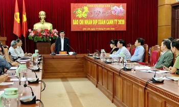 Ông Bùi Văn Cường, Ủy viên Trung ương Đảng, Bí thư Tỉnh ủy Đắk Lắk gặp mặt đại diện các báo đài trung ương, địa phương thường trú tại địa bàn tỉnh Đắk Lắk.