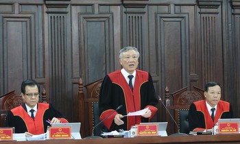 Chánh án TAND Tối cao Nguyễn Hòa Bình làm chủ tọa phiên giám đốc thẩm 