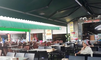 Nhiều quán bia, nhà hàng ở Hà Nội vắng khách khi luật chống tác hại rượu, bia có hiệu lực Ảnh: Võ Hóa