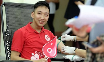 Sao tháng Giêng Nguyễn Minh Thiện tình nguyện tham gia hiến máu hàng chục lần. Ảnh: NVCC