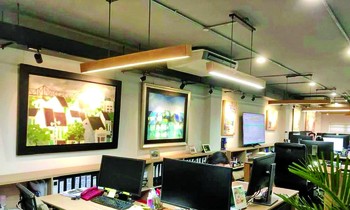 Phòng làm việc Công ty Phúc Sinh tràn ngập tranh
