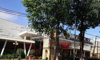 Nhà hàng tiệc cưới dựng trên đất quốc phòng