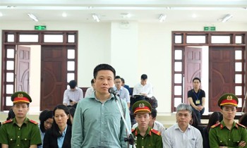 Tại phiên tòa trước đó, cựu Chủ tịch OceanBank - Hà Văn Thắm đề nghị các đơn vị, cá nhân trả lại 1.576 tỷ đồng lãi ngoài cho OceanBank