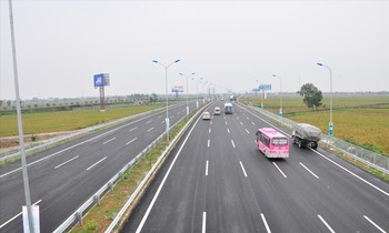 Hệ thống giao thông dần hoàn thiện được kỳ vọng tạo thêm động lực cho phát triển kinh tế. (Ảnh cao tốc Cầu Giẽ - Ninh Bình) Ảnh: VEC
