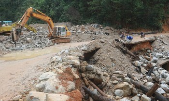 Đường sá ở Nam Trà My, Quảng Nam bị phá nát sau các trận thiên tai Ảnh: Nguyễn Thành