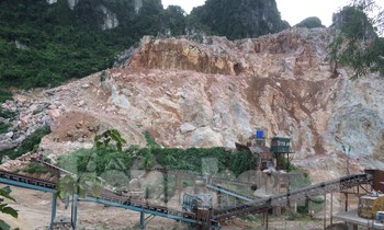 Việc khai thác đá của Cty Quang Hợp Hòa Bình tại mỏ đá Long Đạt ảnh hưởng lớn đến người dân thôn Ngành