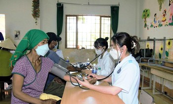 Exciting festival of young doctors following Uncle Ho's orders in a remote village