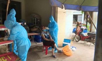 Chín người ăn giỗ ở tâm dịch Bắc Giang bị xử phạt 135 triệu đồng