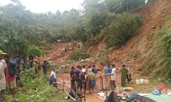 Hiện trường vụ sạt lở núi làm một gia đình 6 người ở thôn Tà Rùng, xã Húc, huyện Hướng Hóa (Quảng Trị) tử nạn. Ảnh: N.Đ