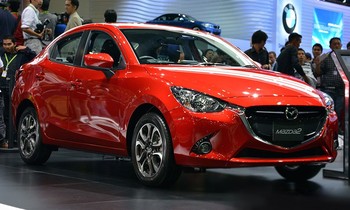Giới thiệu Mazda 2 mới và xe Mazda nội thất sáng màu