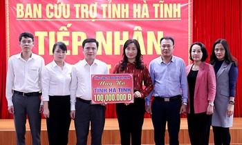 Ấm áp tình người Bưu điện trong bão lũ