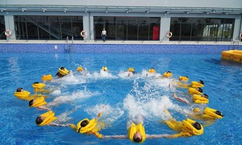 Chuyện của người “đưa đò” trên… không