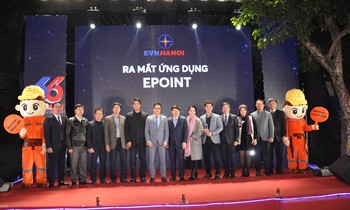 Các đại biểu tham dự buổi lễ.