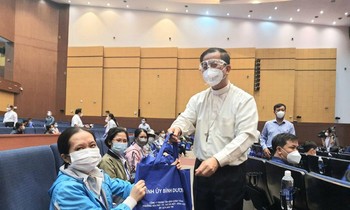 185 linh mục, tu sĩ ở Bình Dương lên đường chống dịch COVID-19