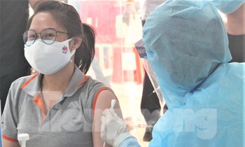 Bình Dương tiêm vét vắc xin cho người lao động, sẽ có chế tài sau chiến dịch