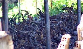 Bãi giữ xe vi phạm ở Bình Dương bất ngờ bốc cháy