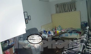 Thi thể nữ giới không mặc áo trong căn hộ chung cư