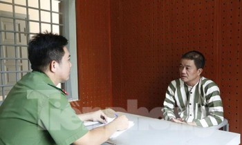 Thu giữ 4 khẩu súng trong nhà “trùm” buôn ma tuý