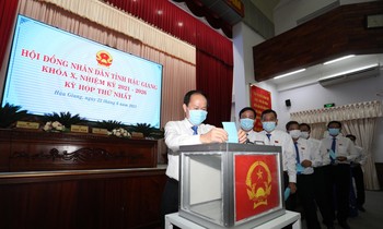 Chủ tịch HĐND và UBND tỉnh Hậu Giang tái đắc cử