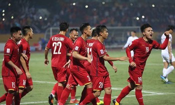 Tờ Fox Sports Asia tin ĐT Việt Nam đủ sức vô địch AFF Cup 2018.