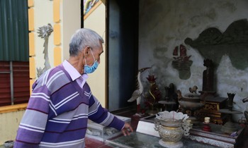 Ông Võ Văn Hạ chia sẻ những câu chuyện về “vị thần hộ mệnh” của ngư dân miền biển