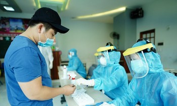 Người từng mắc COVID-19 chỉ nên đi khám khi có các biểu hiện nặng của di chứng