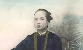 Cô Ba in trên nhãn hiệu xà bông của ông Bền là hoa hậu của Hòn Ngọc Viễn Đông vào giữa những năm 30 của thế kỷ XX