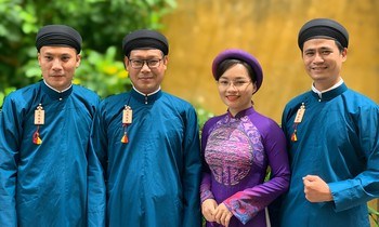 Cán bộ Sở VH-TT Thừa Thiên – Huế mặc quốc phục