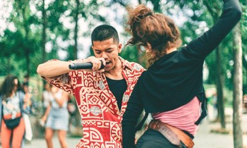 Trọng Hiếu trình diễn ngẫu hứng tại Berlin, lan tỏa năng lượng tích cực đến khán giả