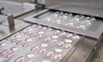Anh sử dụng thuốc viên của Pfizer điều trị COVID-19 từ tháng 2