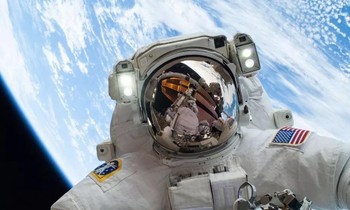 Vì sao các phi hành gia bị lão hóa hàng chục tuổi sau nhiều tháng sống ngoài vũ trụ?