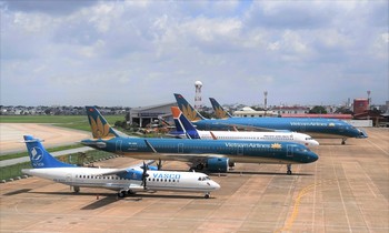 Hàng loạt chuyến bay đi/đến một số sân bay khu vực Nam Trung Bộ phải huỷ do ảnh hưởng của bão số 10.