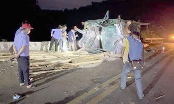 Xe chở keo tai nạn ở Huế chở quá số người được phép