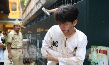 'Đứng lên và Cất tiếng': Tái hiện hình ảnh, hiện vật về Bác Hồ và báo chí cách mạng Việt Nam
