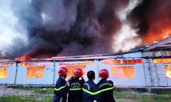 Cháy dữ dội tại công ty may mặc lớn nhất Huế