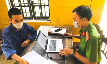 Bắt tạm giam công nhân cho hàng chục đồng nghiệp vay lãi suất ‘cắt cổ’