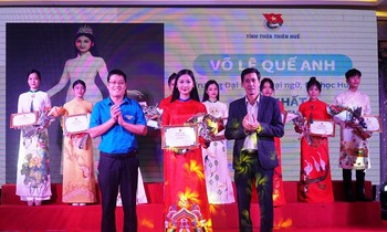 Nữ sinh ngành Ngôn ngữ và Văn hoá Hàn Quốc giành giải nhất thi 'Sinh viên với áo dài Huế'
