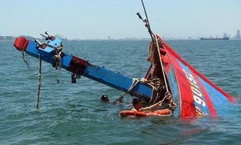 Tàu cá Quảng Nam bị chìm trên biển sau va chạm với tàu nước ngoài