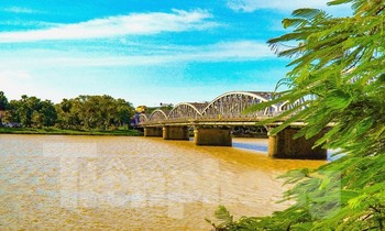 Một dòng Hương có màu sắc khác thường.